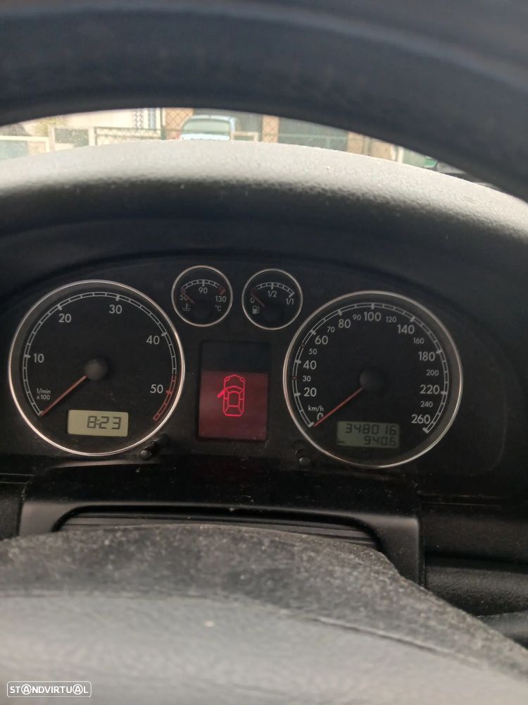 VW Passat 1.9 TDi Highline - 6