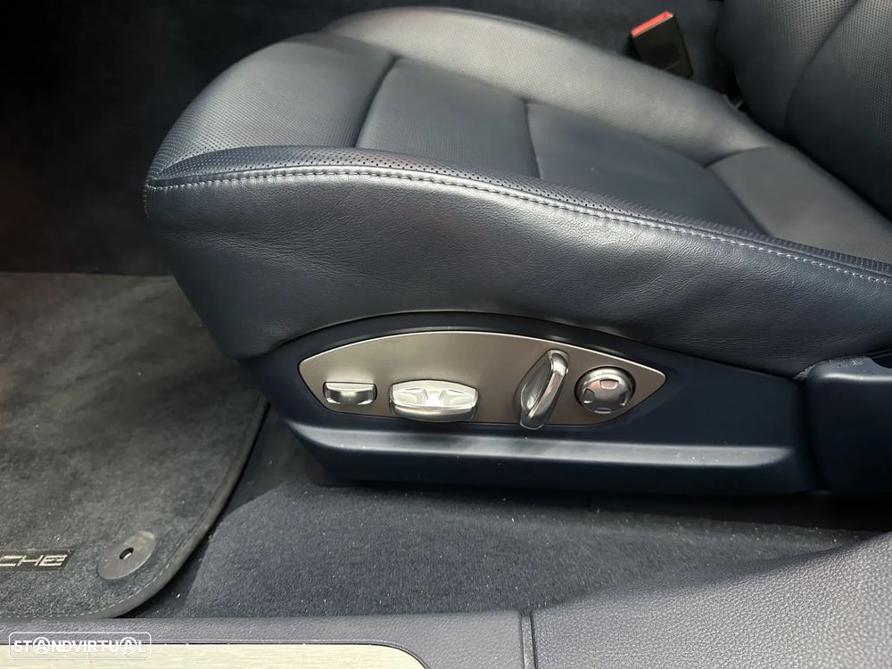 Porsche Panamera Turbo PDK - 36