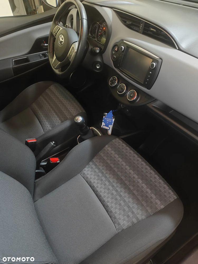 Toyota Yaris 1.0 Premium - 11