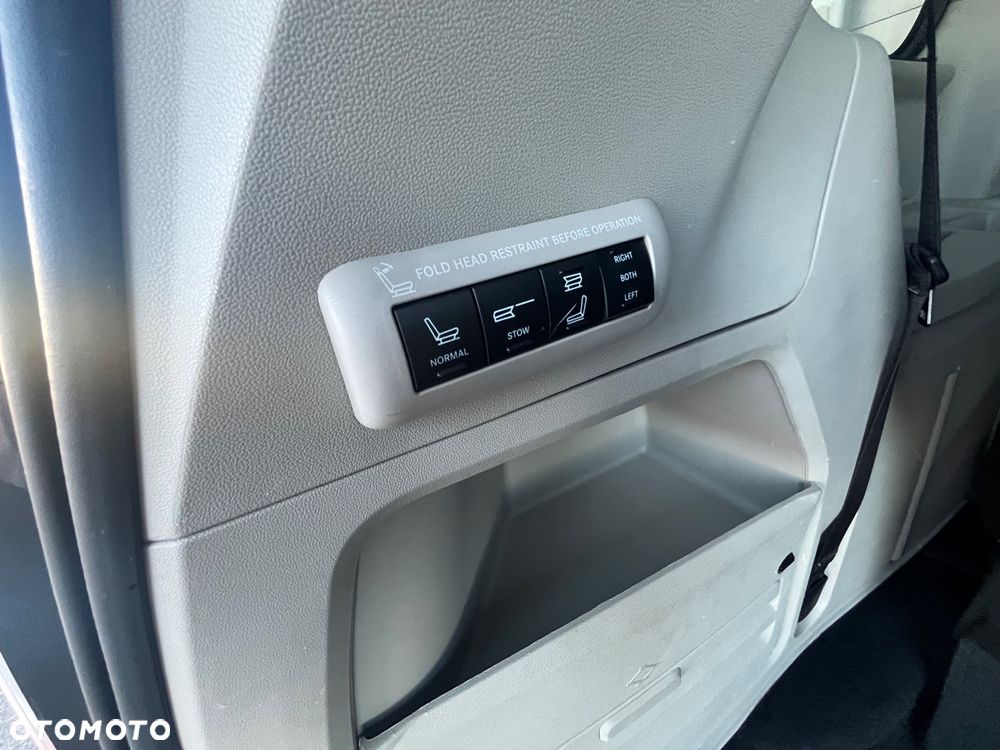 Chrysler Town & Country 3.6 Limited - 8
