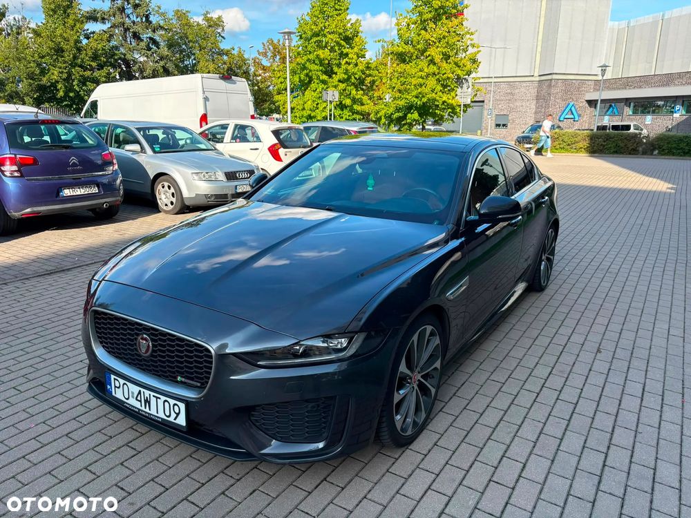 Jaguar XE 2.0 P250 R-Dynamic HSE - 11