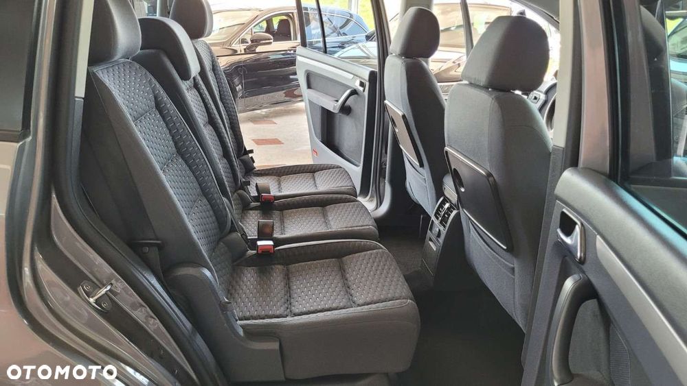 Volkswagen Touran - 25