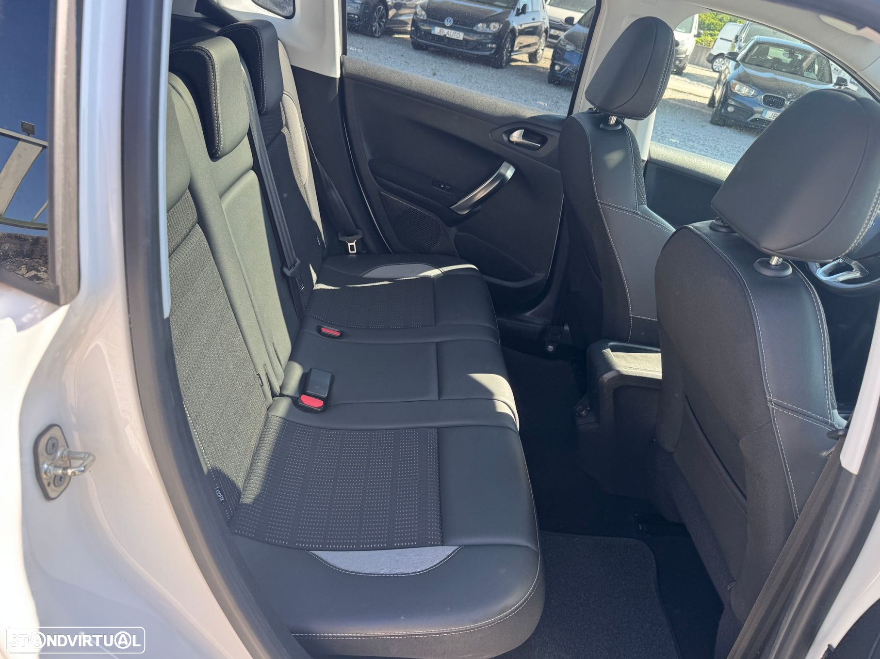 Peugeot 2008 1.2 PureTech Allure EAT6 - 15