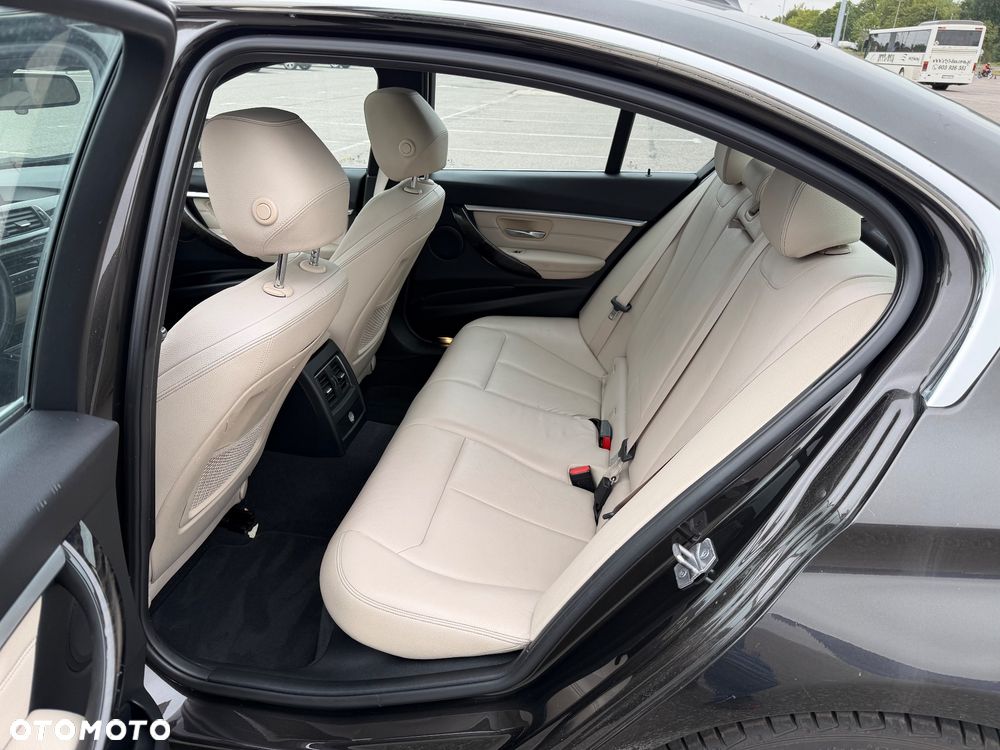 BMW Seria 3 330e iPerformance M Sport - 8