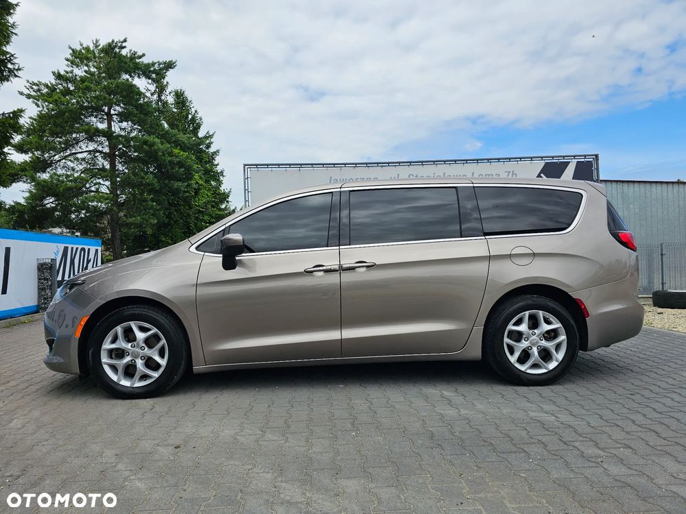 Chrysler Pacifica - 8