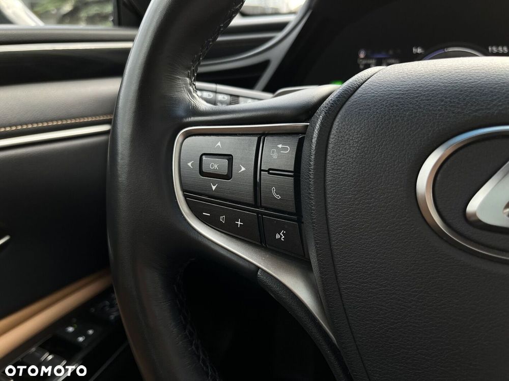 Lexus ES 300h Business Edition - 21