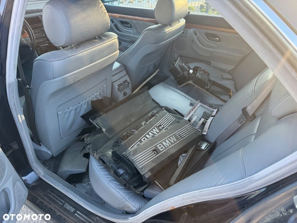 BMW Seria 7 735i L - 12