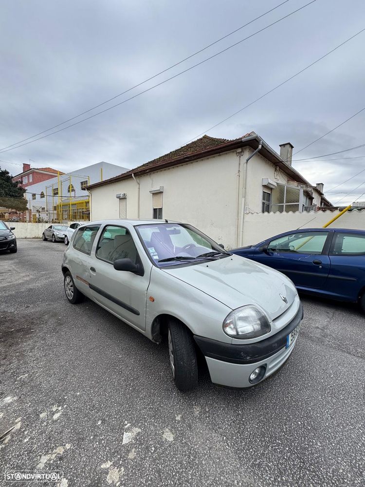 Renault Clio - 1