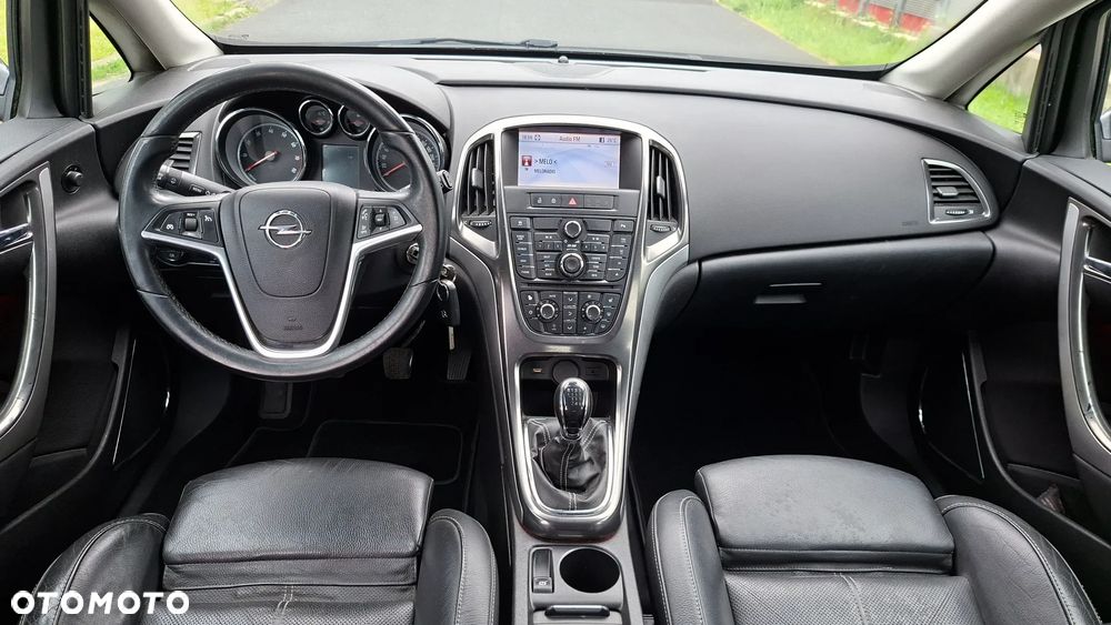 Opel Astra 1.6 Turbo Edition - 10