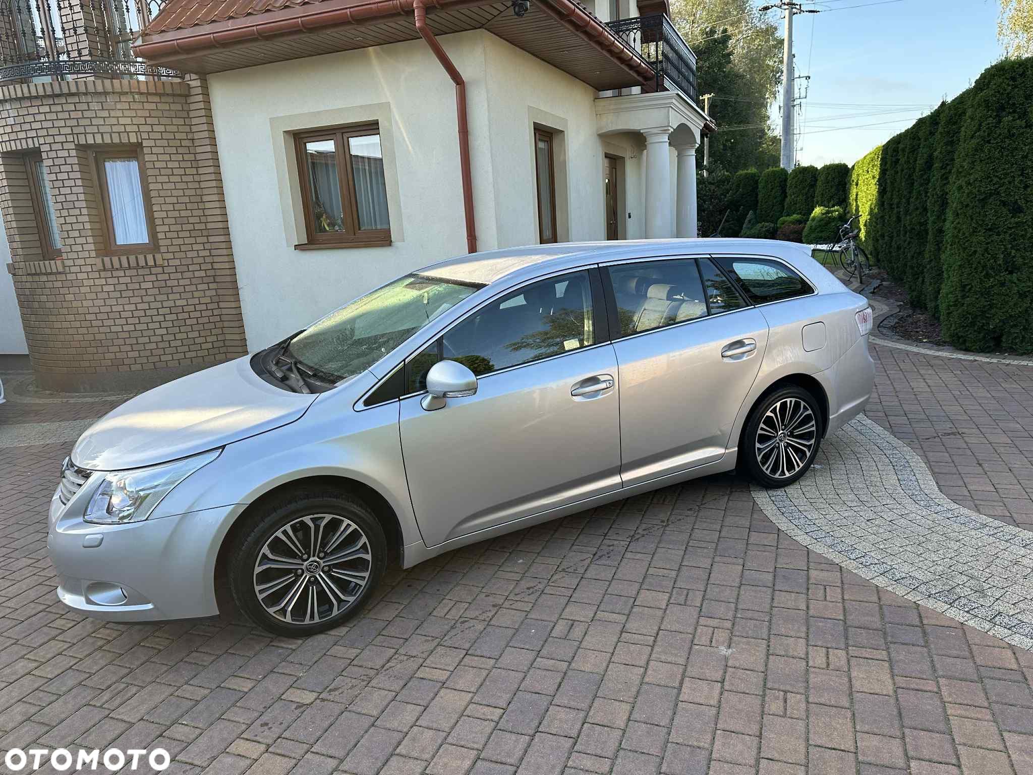 Toyota Avensis - 1