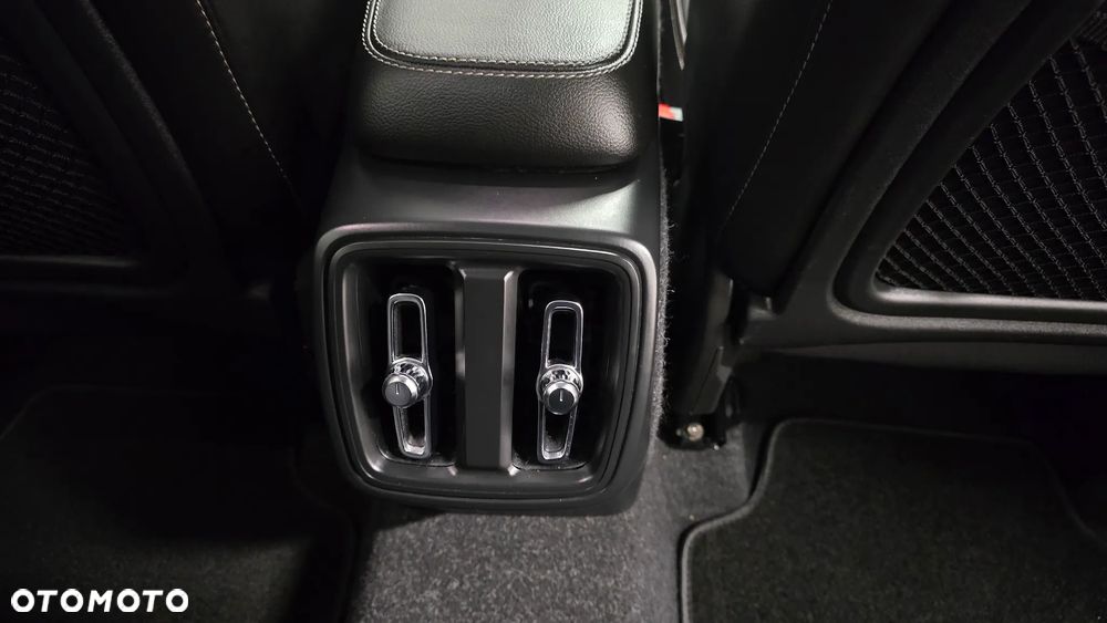 Volvo XC 40 D4 AWD Inscription - 16