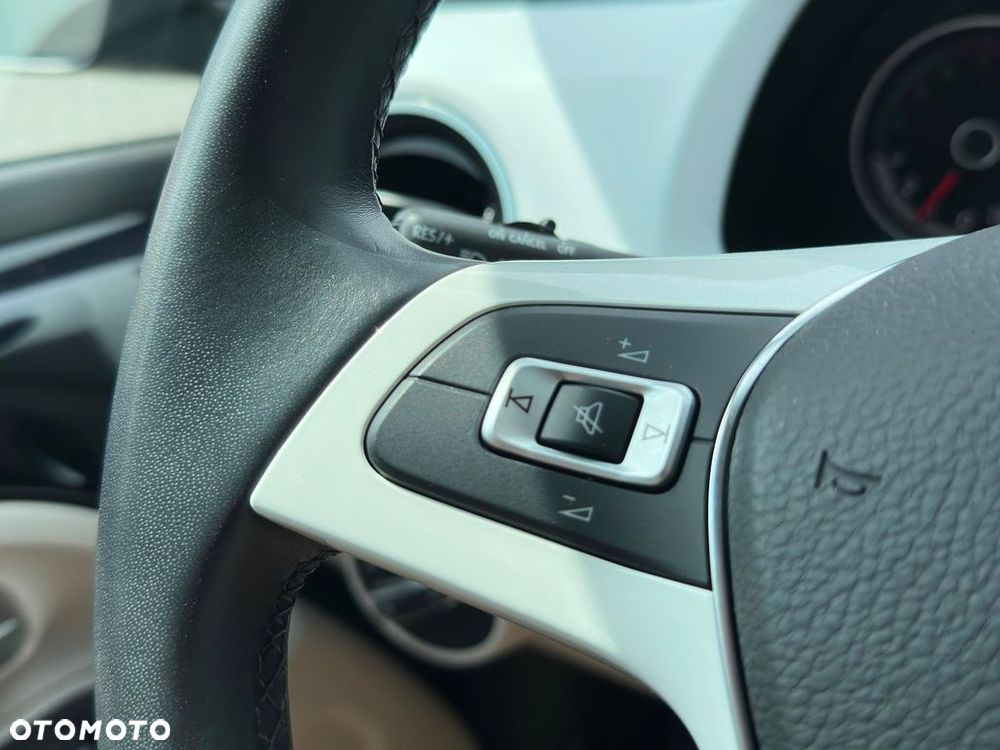 Volkswagen up! 1.0 Beats - 12