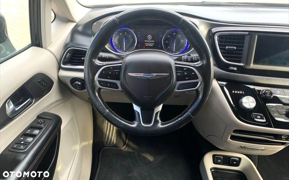 Chrysler Pacifica - 23