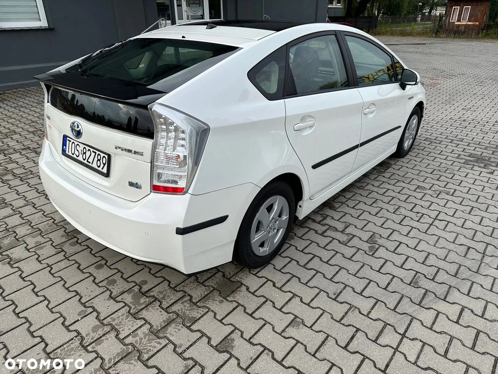 Toyota Prius (Hybrid) Executive - 4