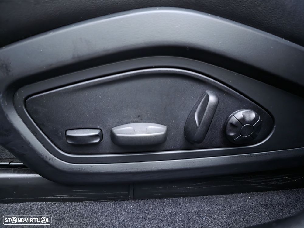 Porsche Taycan Cross Turismo 4 - 28