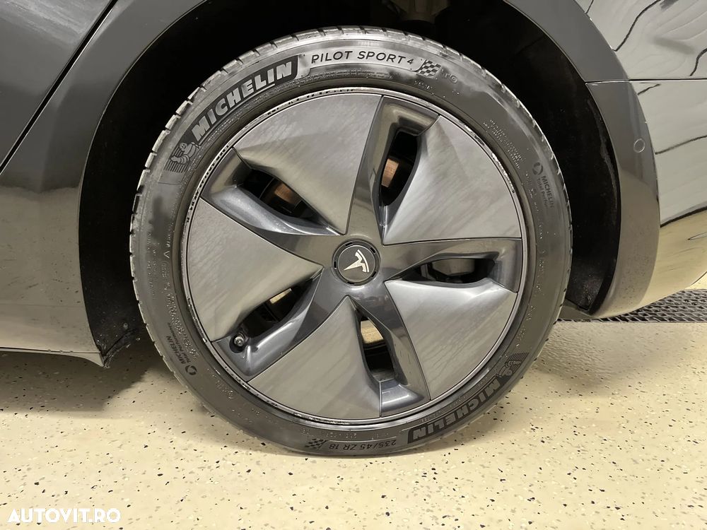 Tesla Model 3 - 29