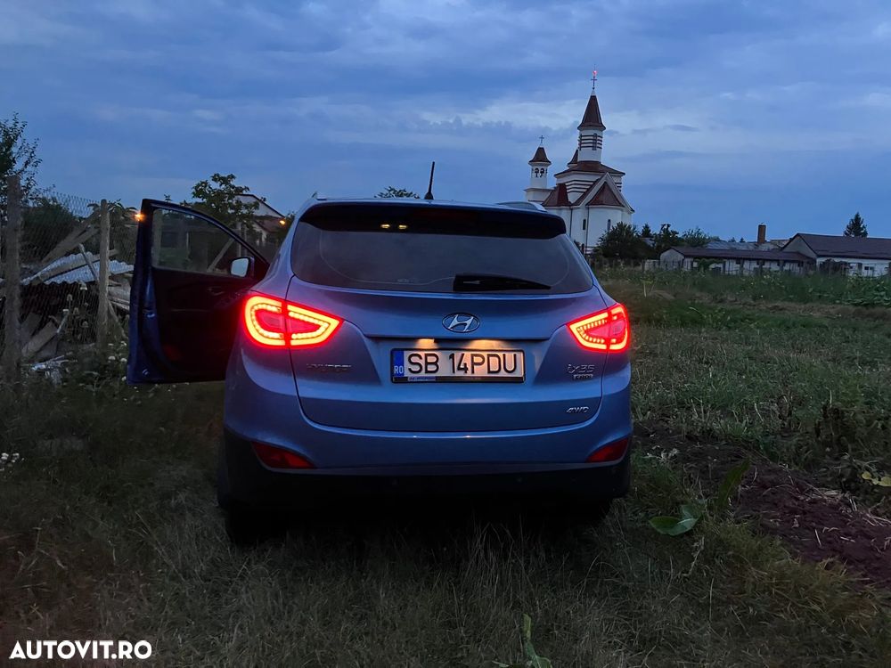 Hyundai ix35 2.0 CRDI 4WD Fifa World Cup Gold Edition - 4