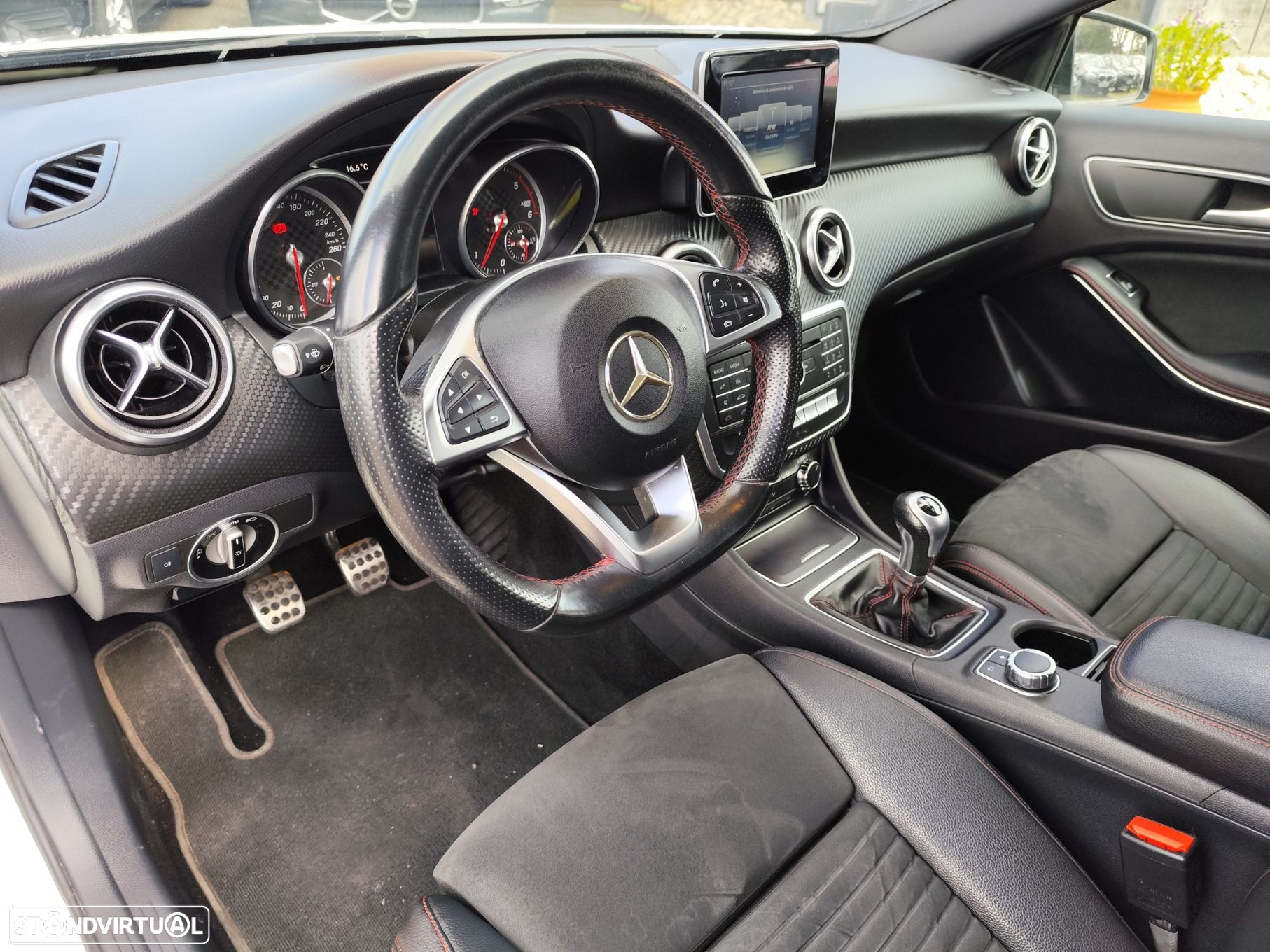 Mercedes-Benz A 200 d AMG Line - 11