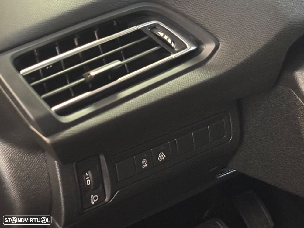 Peugeot 308 SW 1.2 PureTech Allure EAT8 - 31