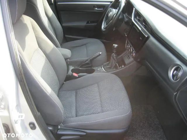 Toyota Auris 1.6 Premium - 9