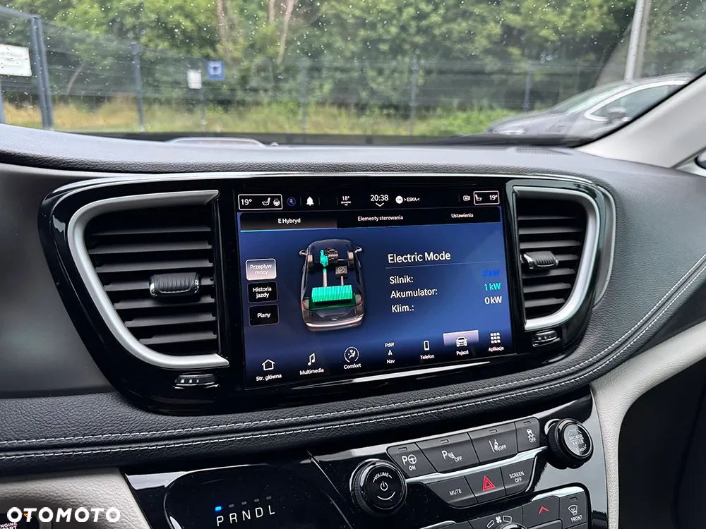Chrysler Pacifica - 24