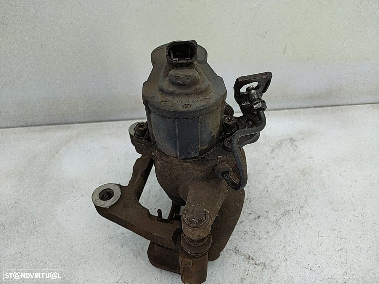Pinça Tras Esquerda Volkswagen Passat Variant (3C5) - 4