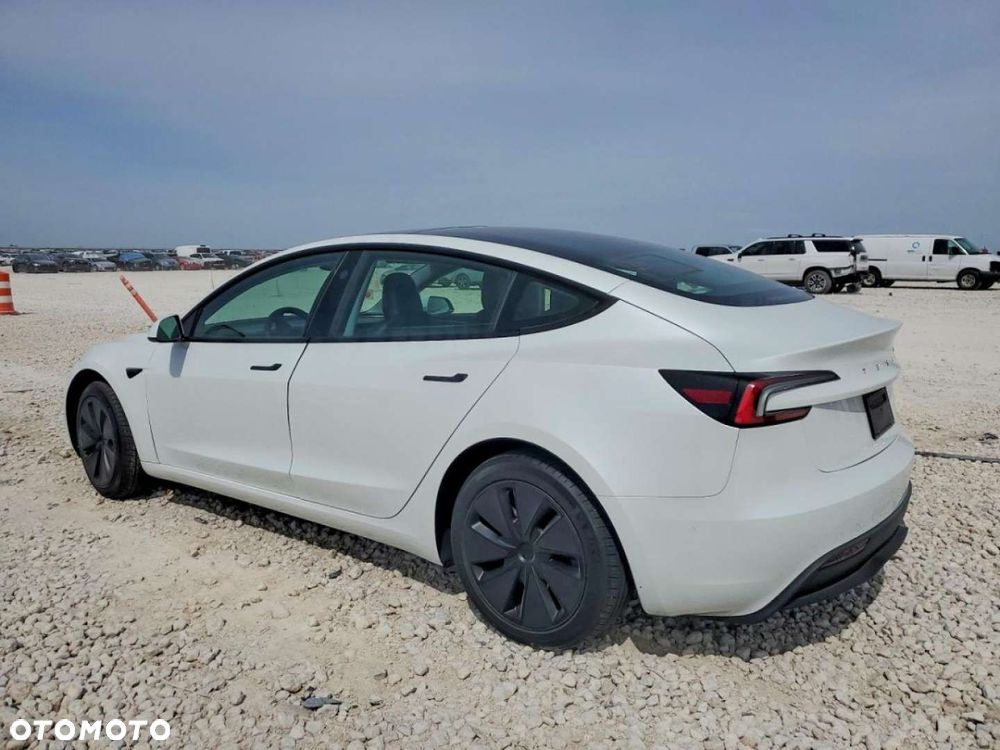 Tesla Model 3 - 3