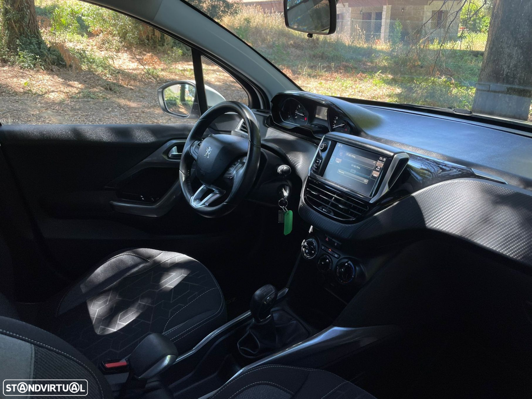 Peugeot 2008 1.2 PureTech Allure - 16