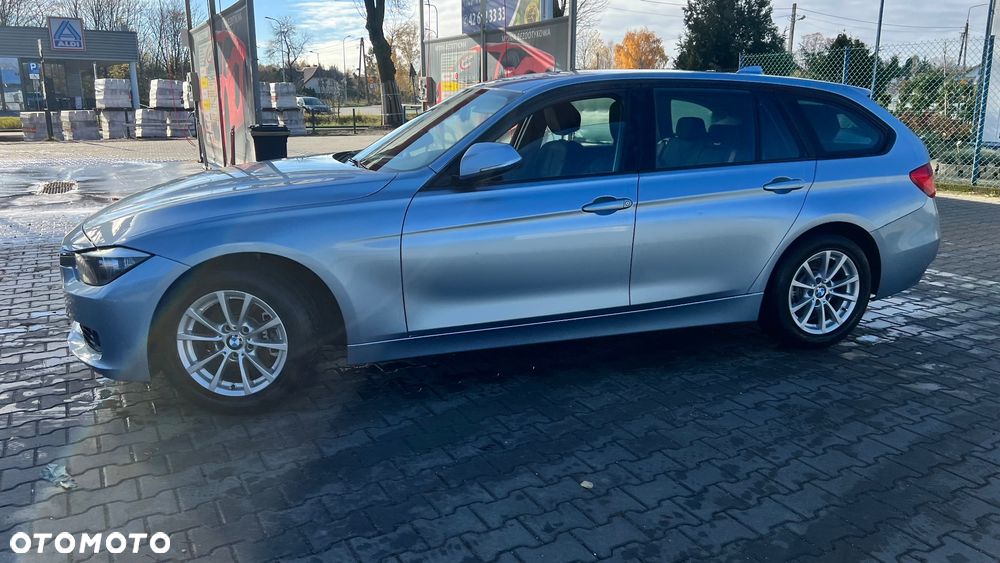 BMW Seria 3 320i Sport Line - 26