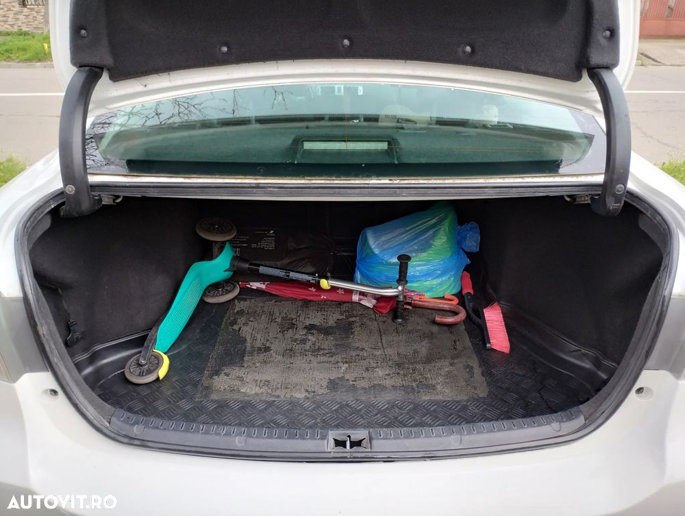 Toyota Avensis 2.0 D-4D Elegance - 15