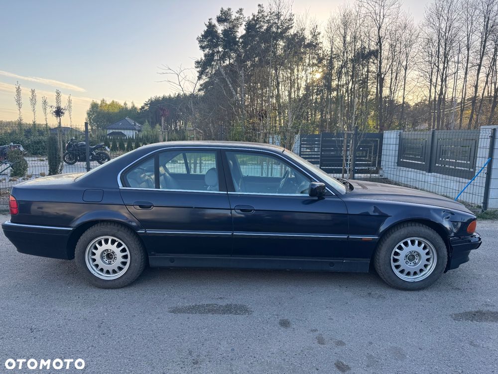 BMW Seria 7 735i L - 9
