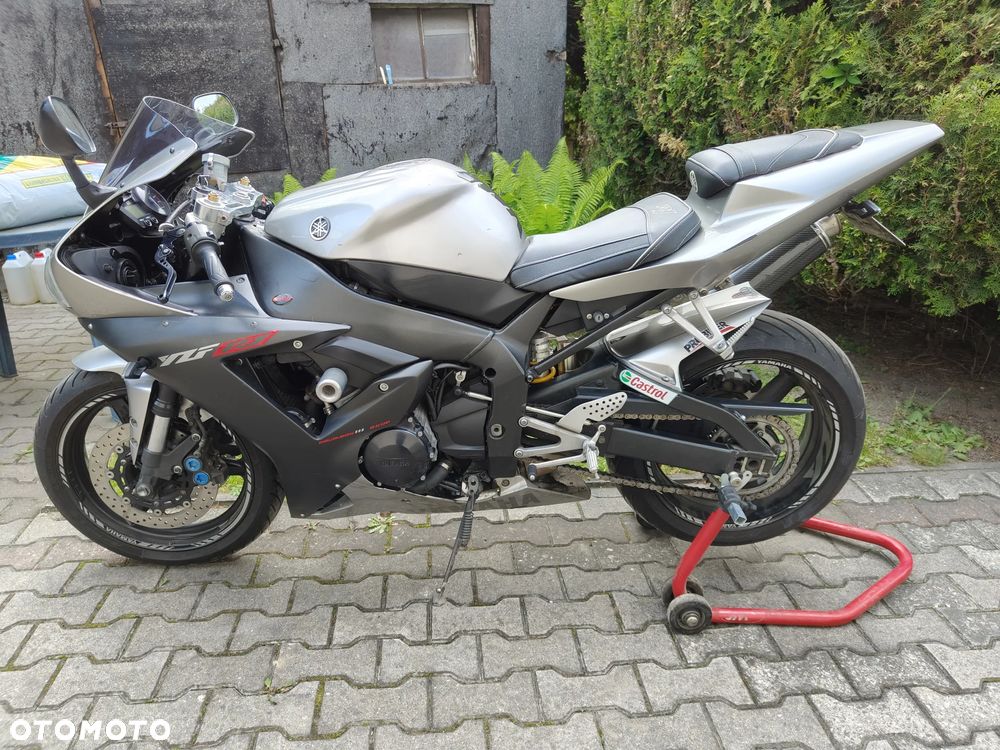 Yamaha R1 - 5