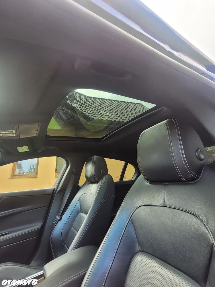 Jaguar XE 2.0 T R-Sport - 22