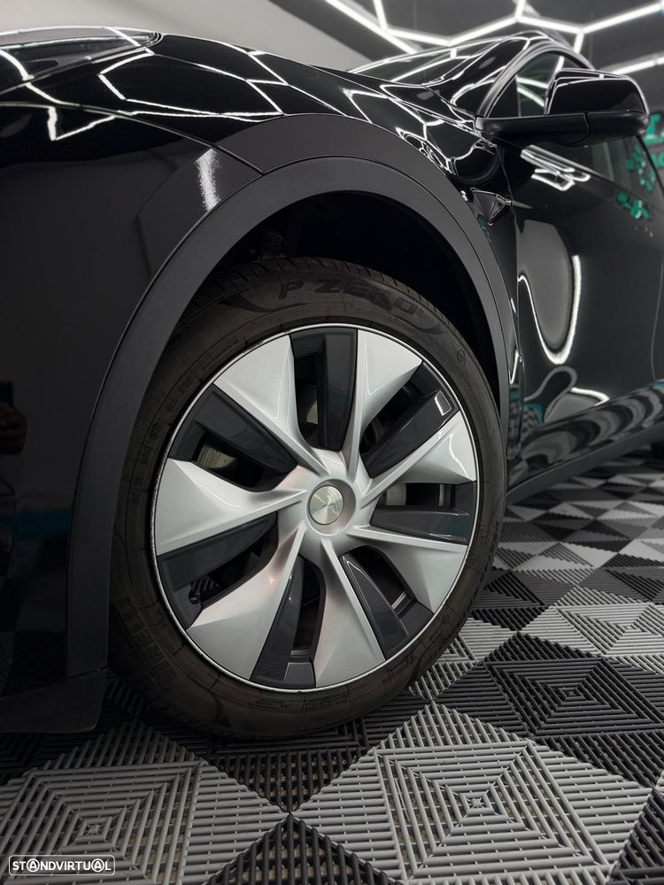 Tesla Model Y Long Range Dual Motor AWD - 4