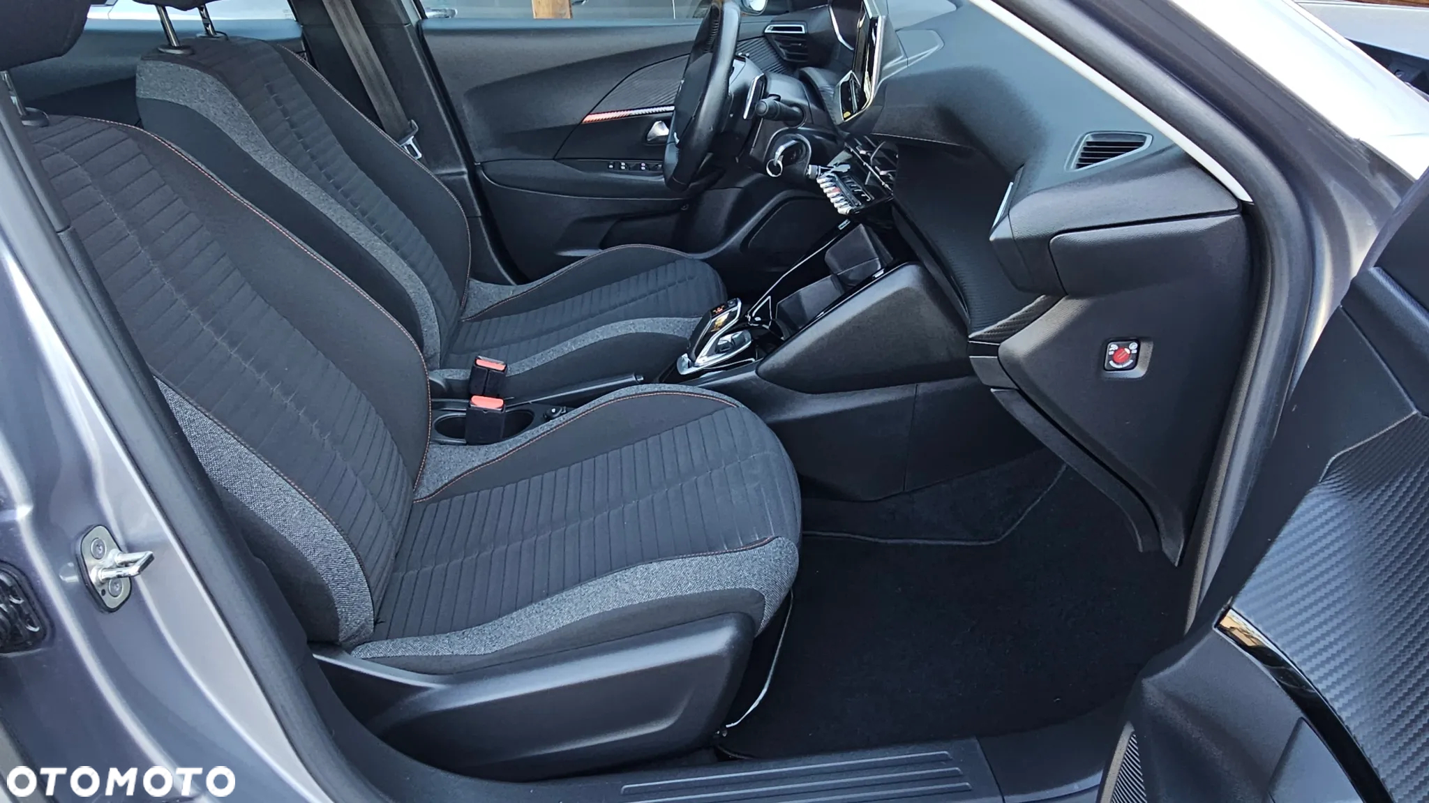 Peugeot 2008 1.2 PureTech Allure Pack S&S EAT8 - 19