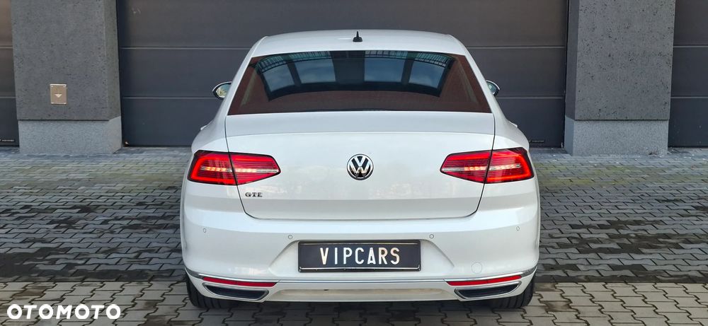 Volkswagen Passat - 8