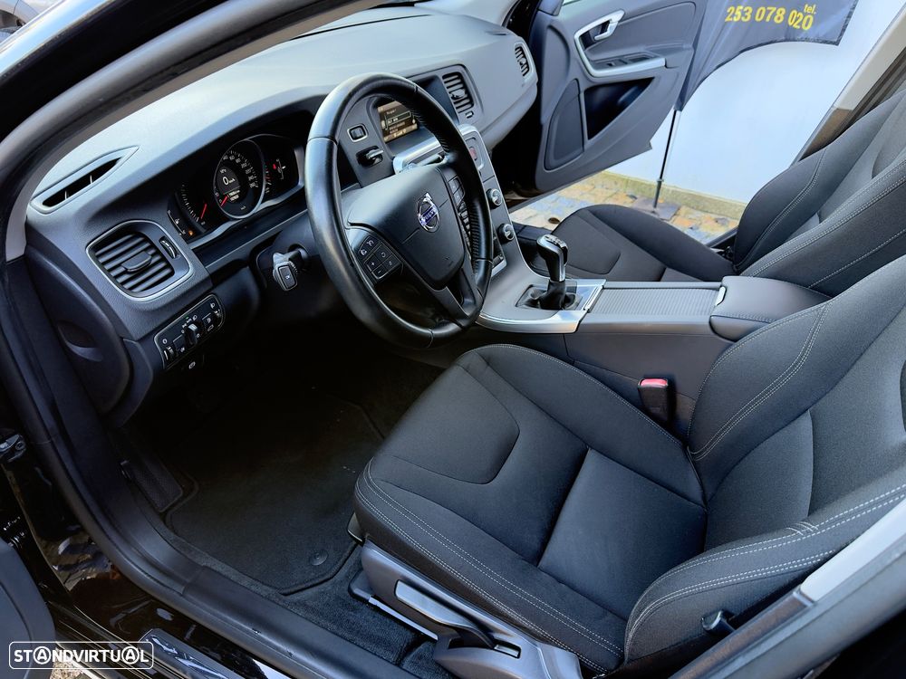 Volvo V60 Cross Country 2.0 D3 Momentum - 39