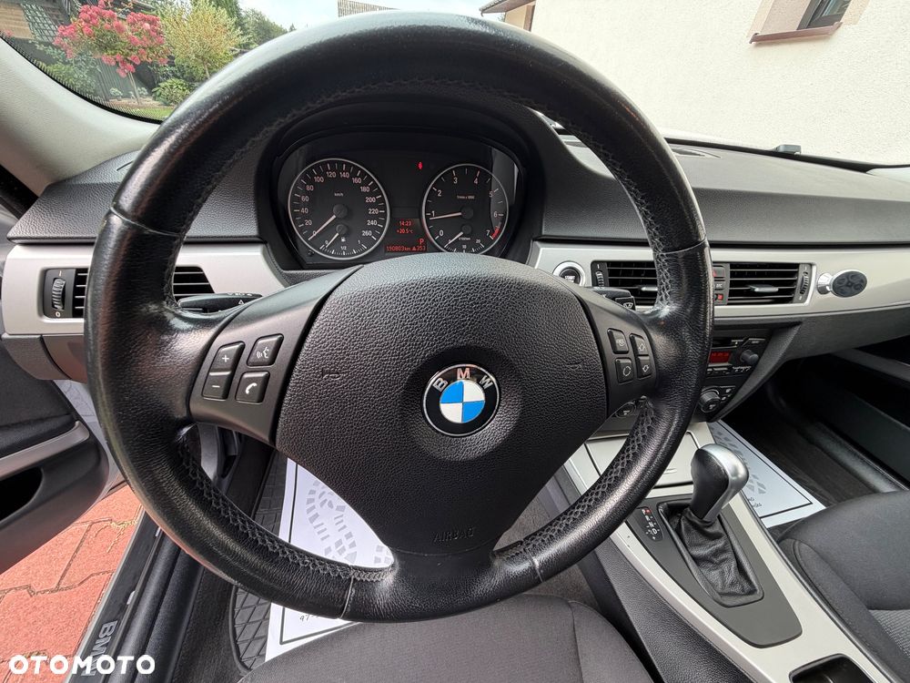 BMW Seria 3 318i - 25