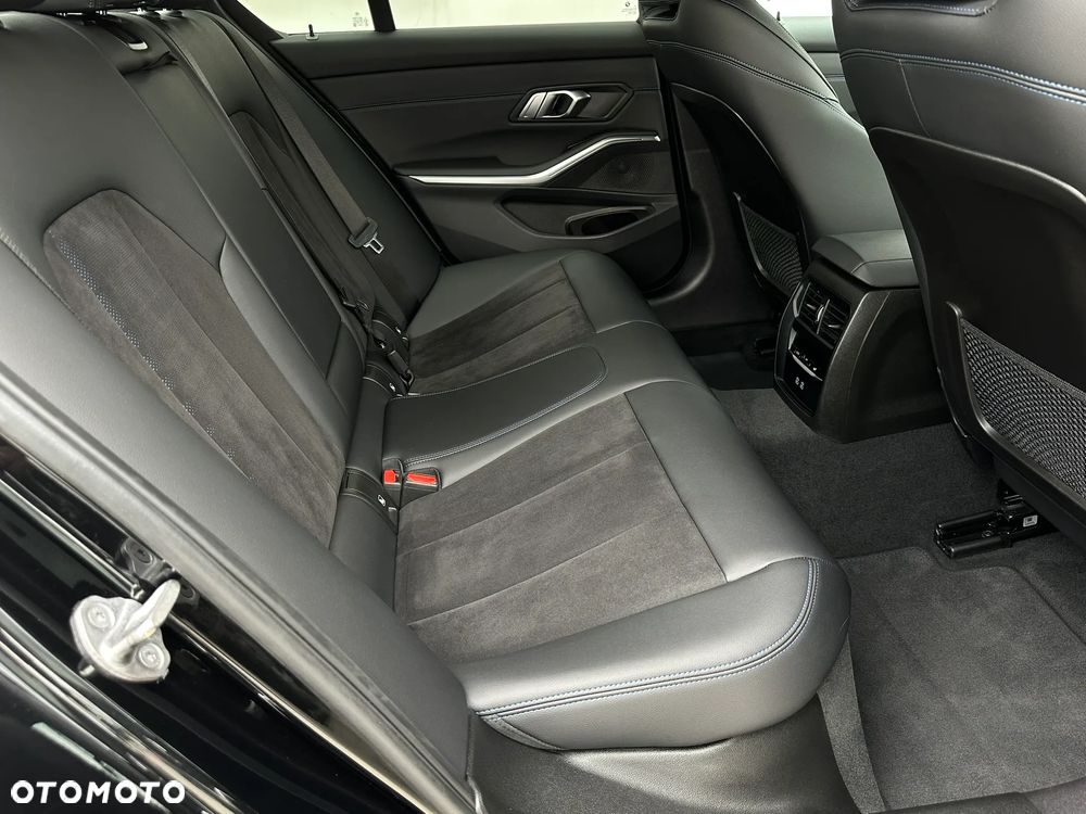 BMW Seria 3 318i M Sport - 25