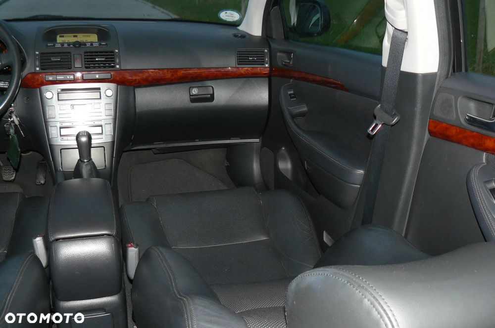 Toyota Avensis - 22