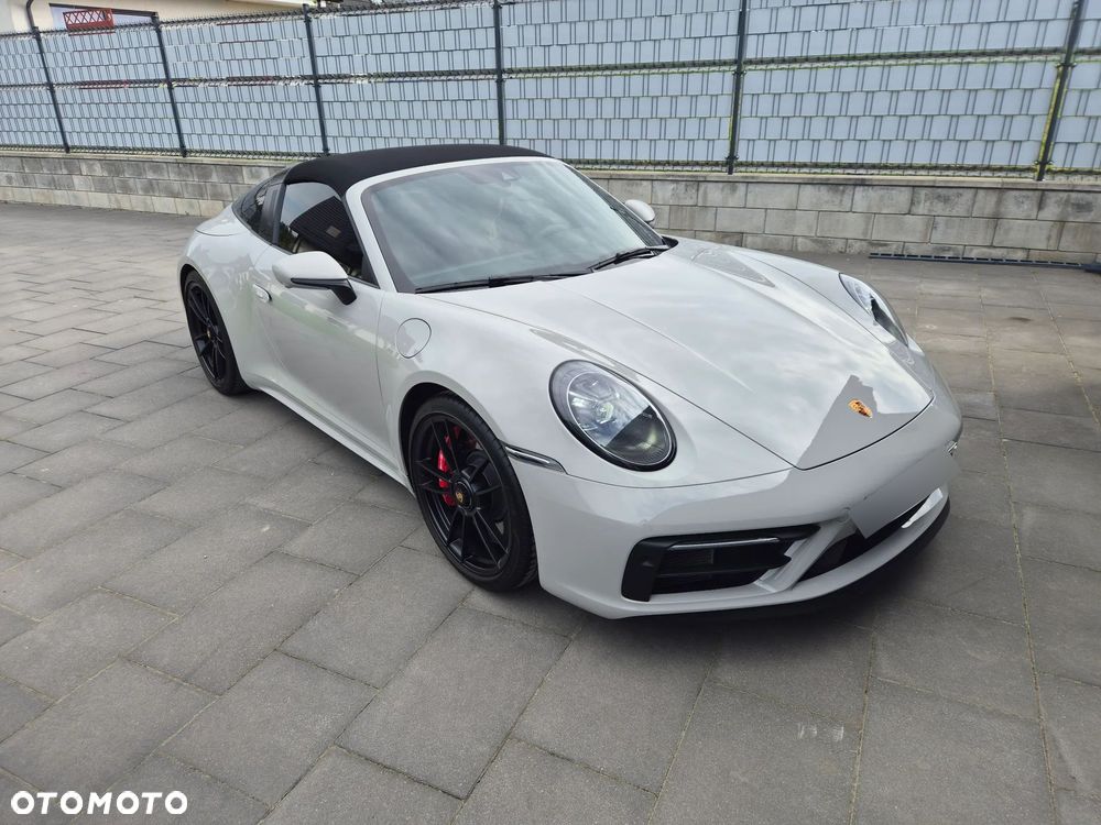 Porsche 911 Carrera 4 GTS - 6