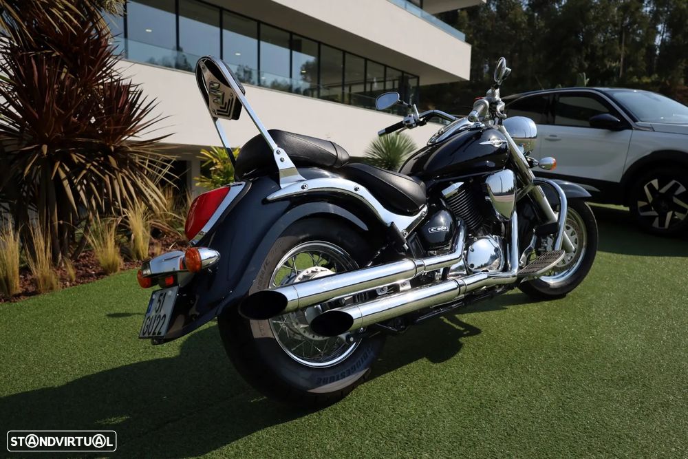 Suzuki Intruder C800 - 12