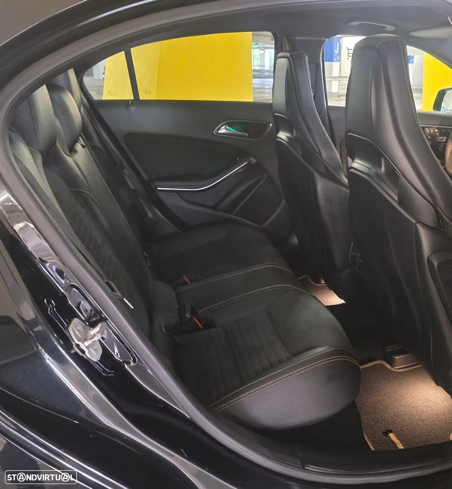 Mercedes-Benz A 45 AMG 4-Matic - 11