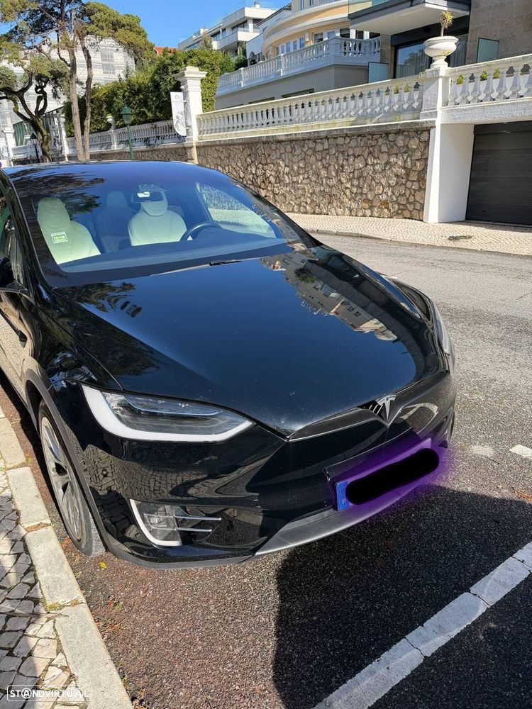 Tesla Model X - 1