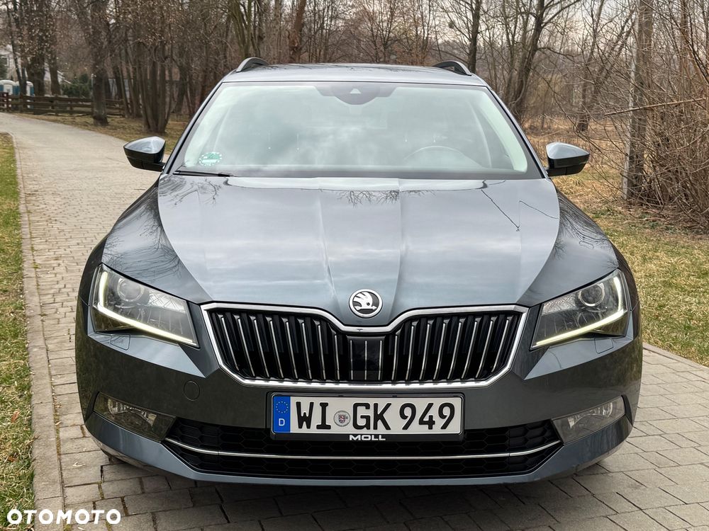 Skoda Superb 2.0 TDI DSG Premium Edition - 9