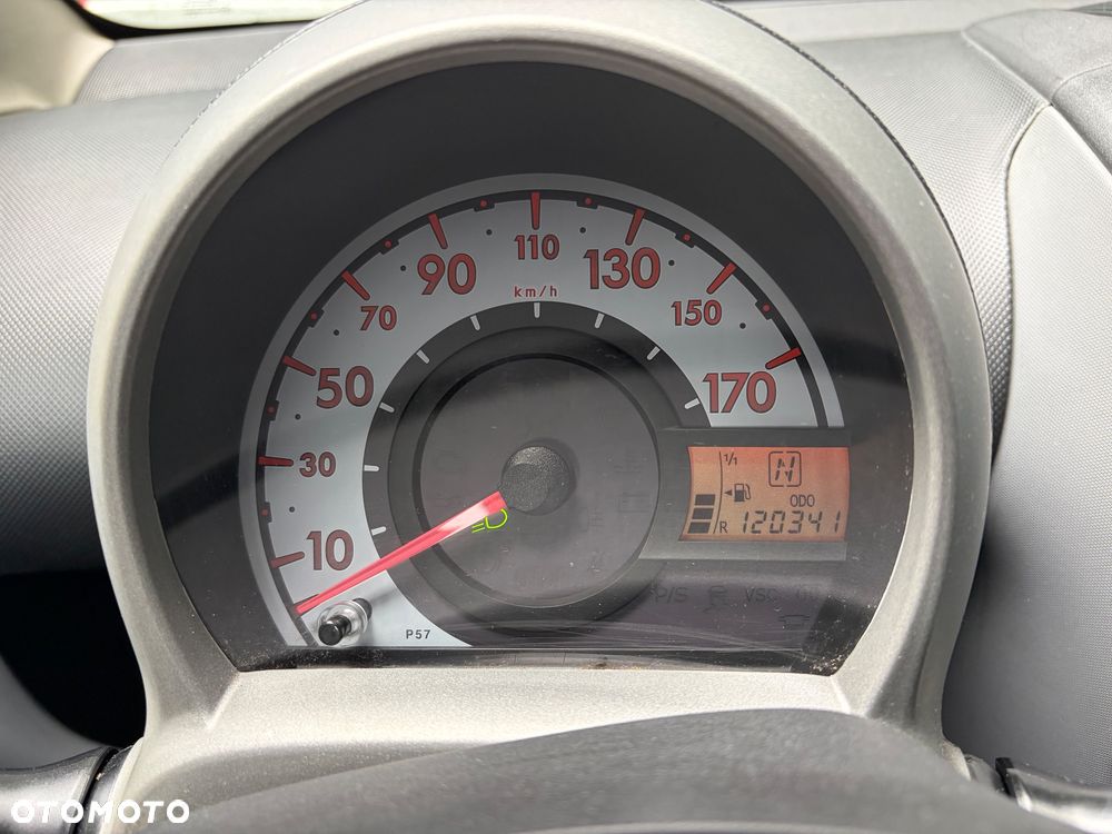 Toyota Aygo 1.0 VVT-i Luna MM A/C - 12