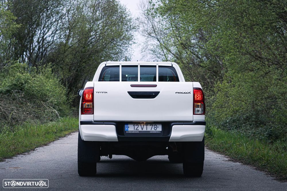 Toyota Hilux 2.4 D-4D 4WD CD CH - 4