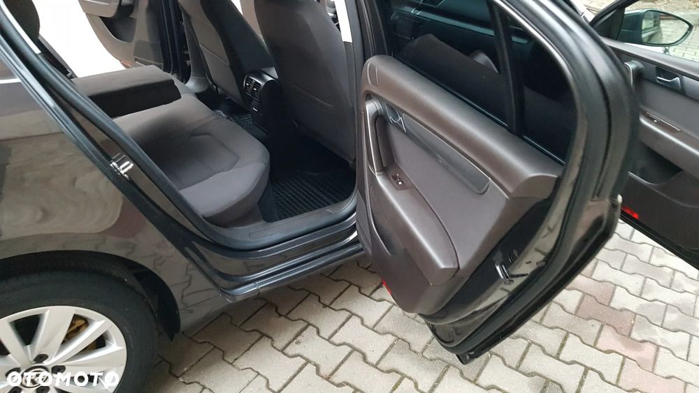 Volkswagen Passat 2.0 TDI DPF Highline - 8