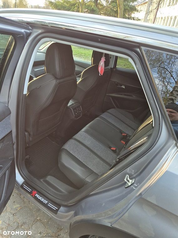 Peugeot 3008 BlueHDi 130 Stop & Start EAT8 Allure - 17