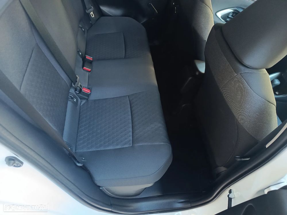 Toyota Yaris 1.5 HDF Comfort - 34
